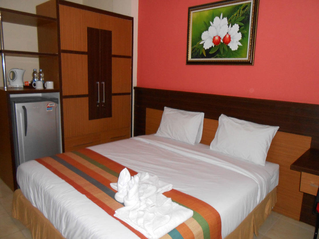 Pineapple Mansion Hotel Surakarta  Room photo